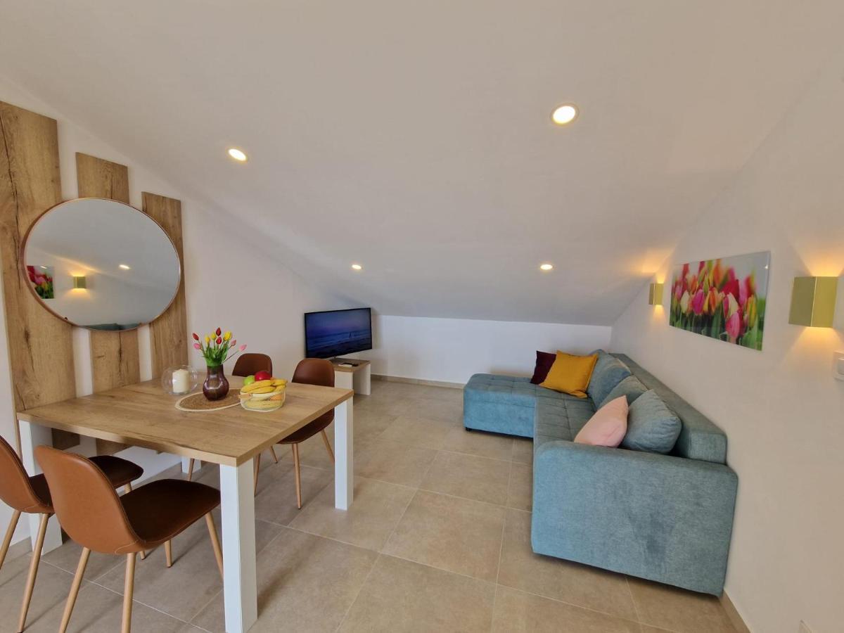 Haus Mit Meerblick Lopar Exteriör bild